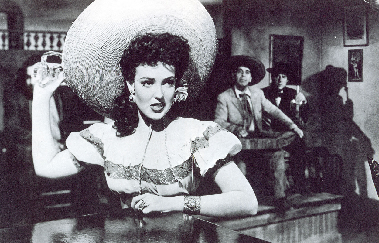 Linda_Darnell_b32