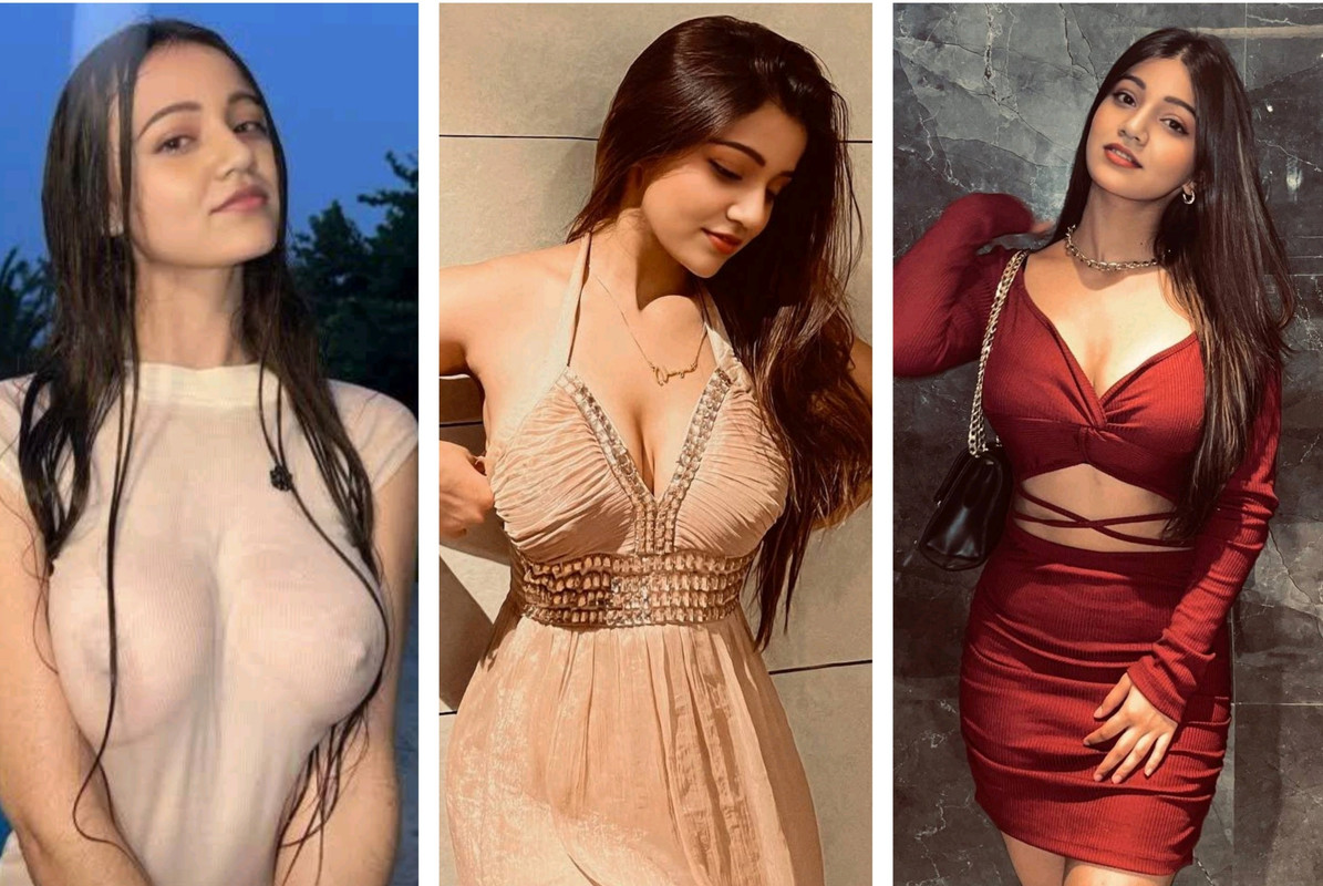 Hoty Showing Boobs