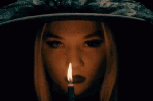 [Image: julia-blow.gif]