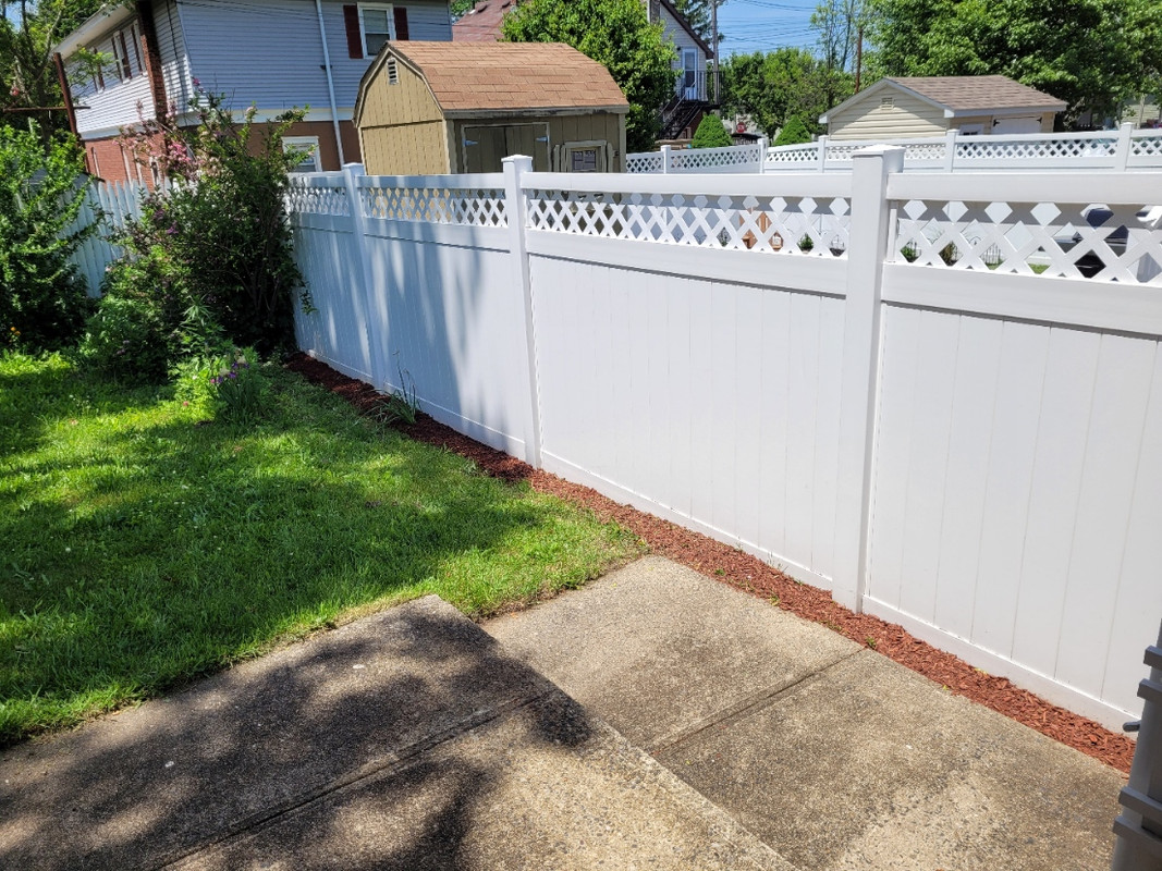 Woodchip Fence NW 20220523