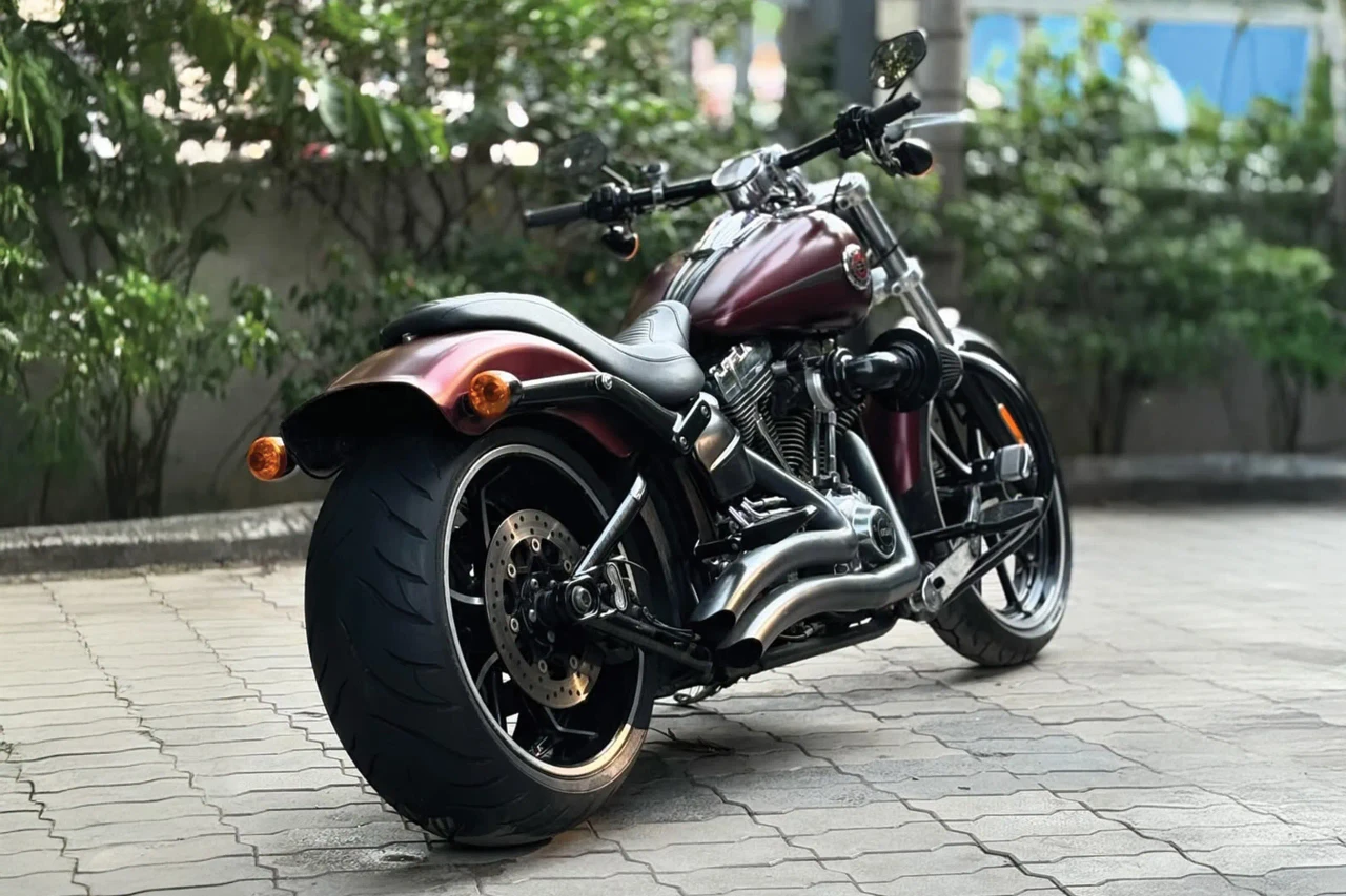 Harley-Davidson Breakout tyre fitment context