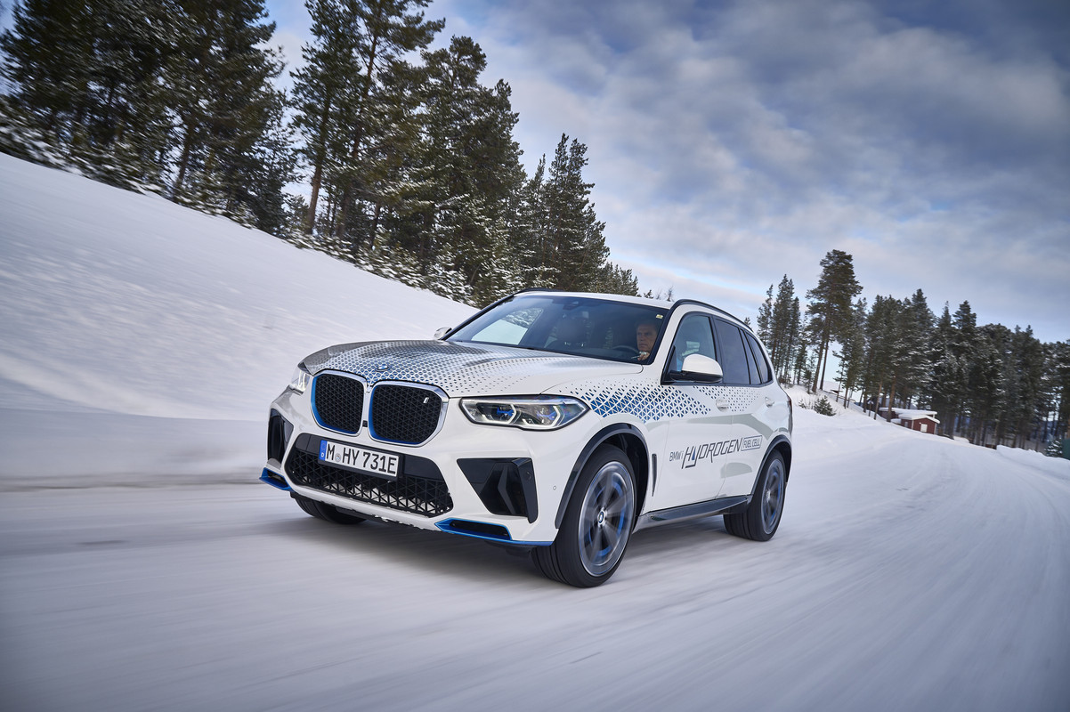 P90453410_highRes_bmw-ix5-hydrogen-win