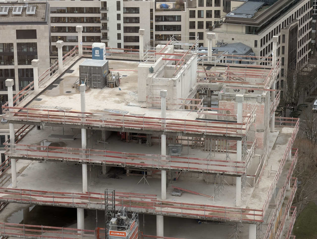 PXL 20251222 125605525