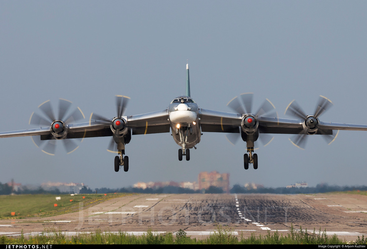 Tu95-02.jpg