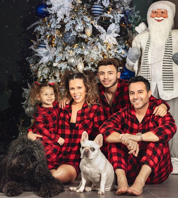 4-ABF2383-B277-4062-8-EEE-5-F5-D2-FA1-F9