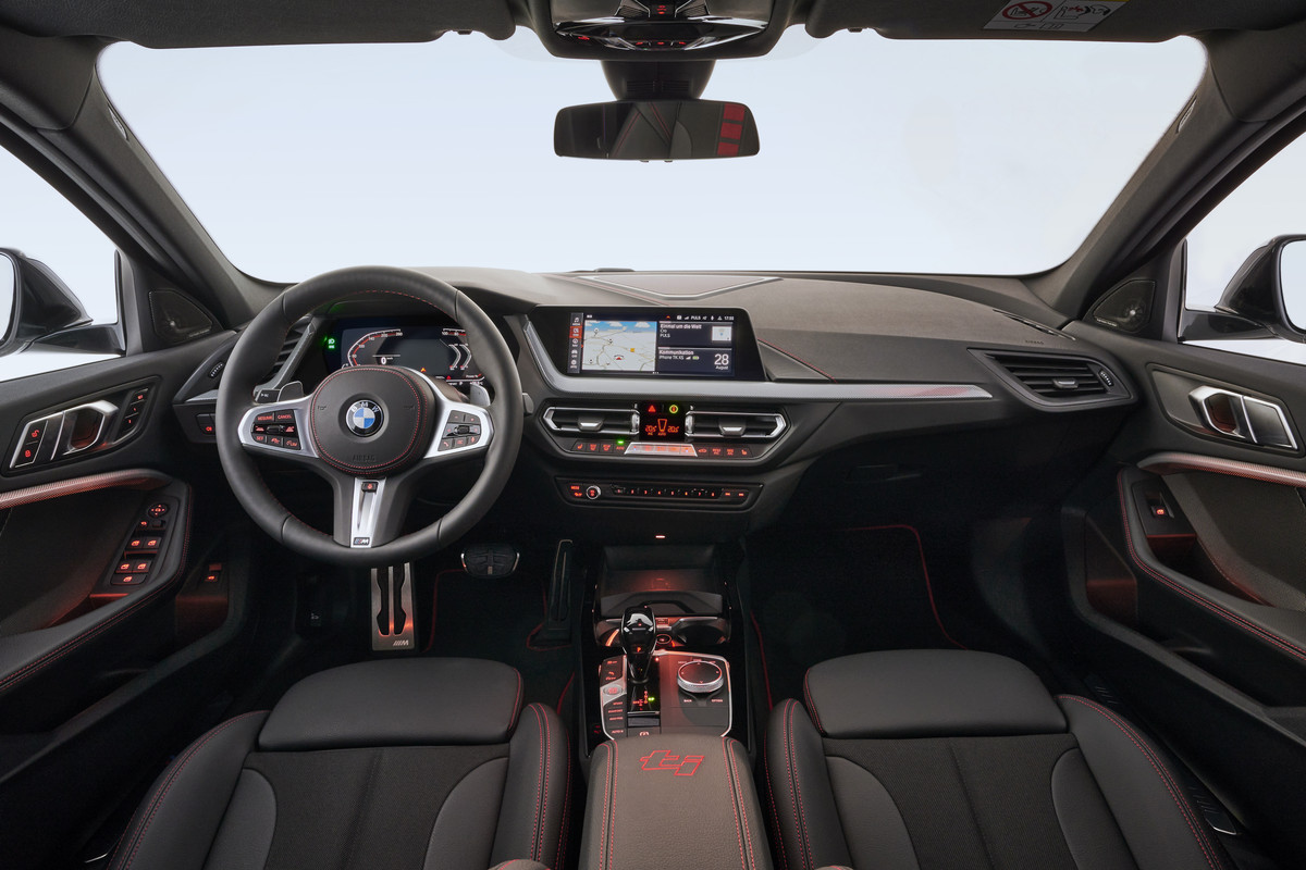 P90402209_highRes_the-all-new-bmw-128t