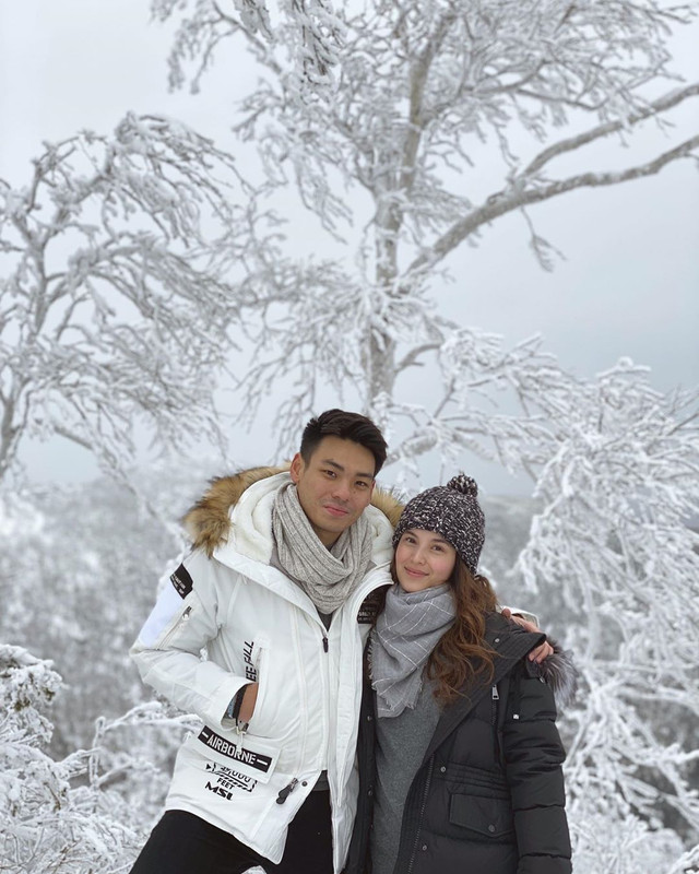 Chelsea Islan merayakan Natal bareng pacar, Rob Clinton Kardinal.