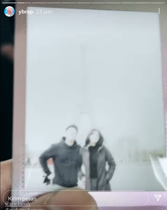 Tangkapan layar video yang memperlihatkan hasil foto Ariel Noah dan Alleia di Menara Eiffel Paris.
