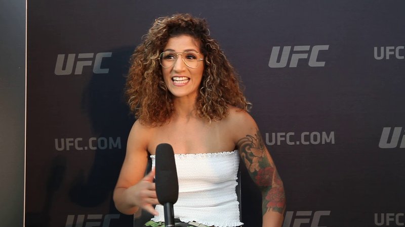 Керъл Роса срещу Пани Кианзад на UFC Vegas 95