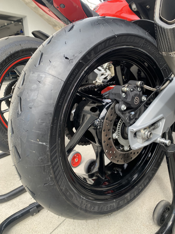 F95C7C7B-1196-4EDA-90AE-DAF2C3F36B6A