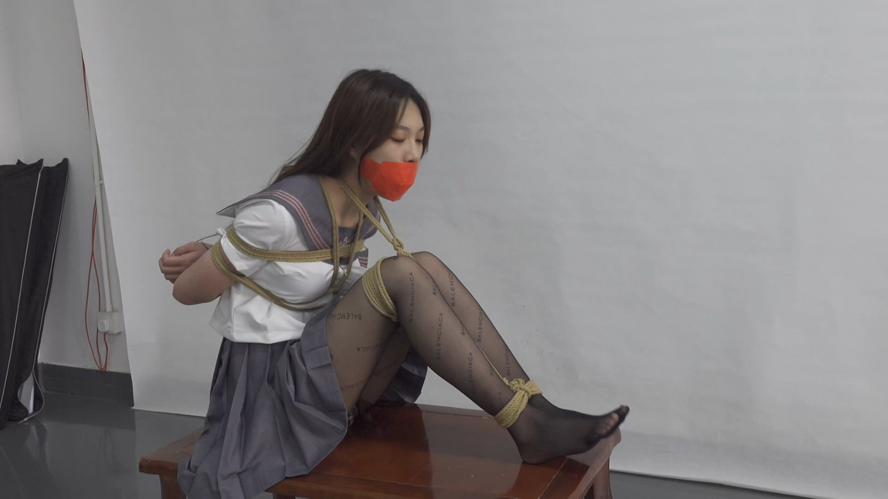 艺束人生 楚楚挑战团缚超紧驷马放置.mp4_20220902_130712.865