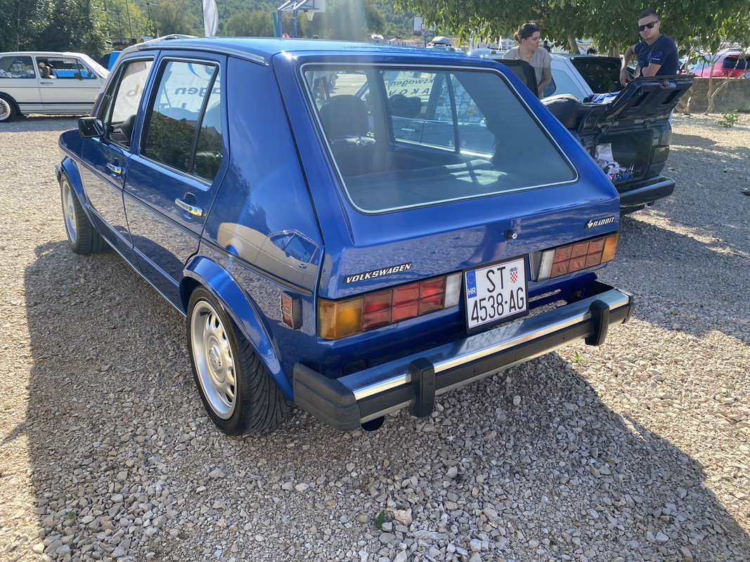 53FFF272-6AEE-47FB-9BCC-1F3312918946