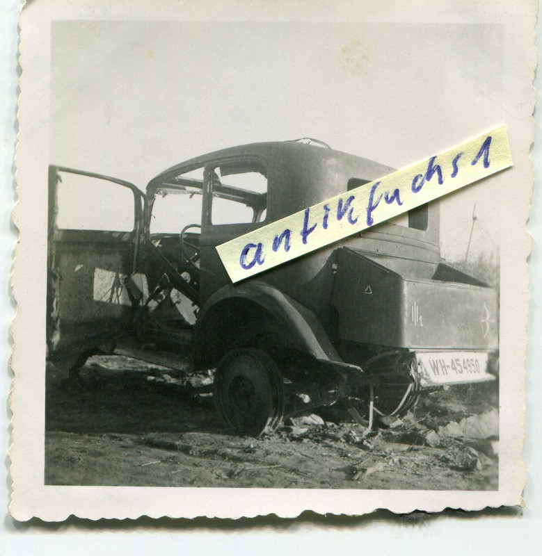 WH-PKW mit Wappen an der Bunker-Linie bei Medyka bei Przemyśl in Polen 1941