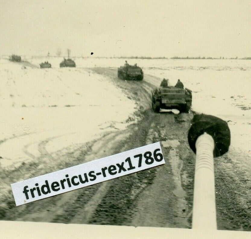 Foto HKL 1944 Pz Jäg Sturmgeschütz StuG III Vormarsch Kolonne 7,5 StuK 40