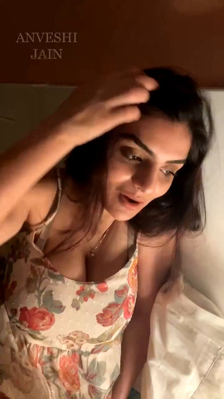 Anveshi Jain Live.mp4.0023