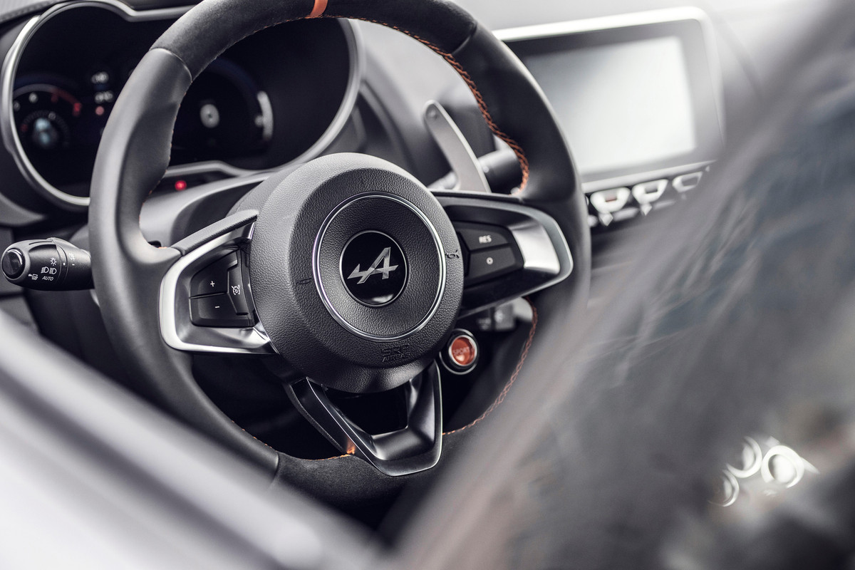 21234933_2019_-_ALPINE_A110S_tests_drive_in_Portugal