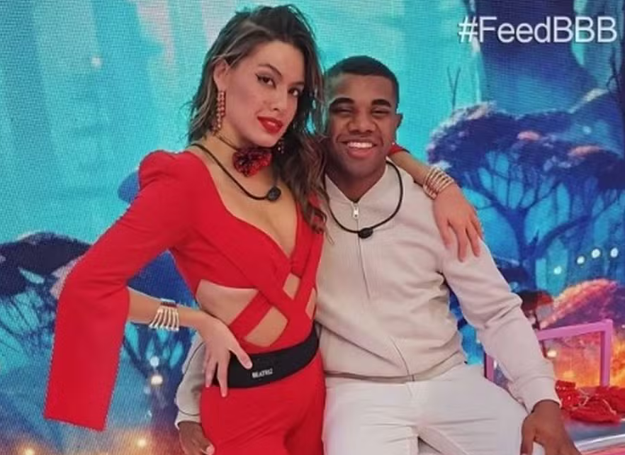 Screenshot-2024-11-04-at-13-30-59-Campe-o-do-BBB-24-Davi-Brito-deixa-de-seguir-Beatriz-Reis-ap-s-cl