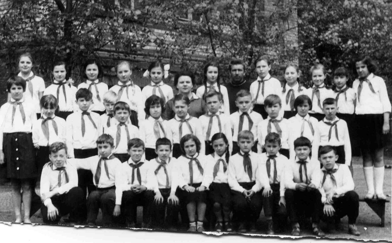 1965г. школьный двор.