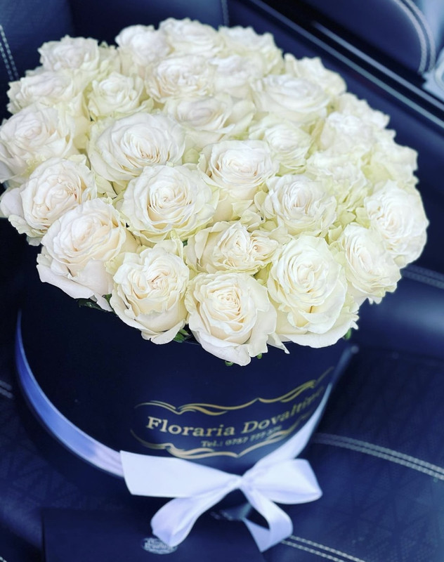 Cutie 29 trandafiri albi 