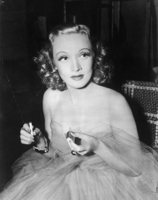 Marlene_Dietrich_b74