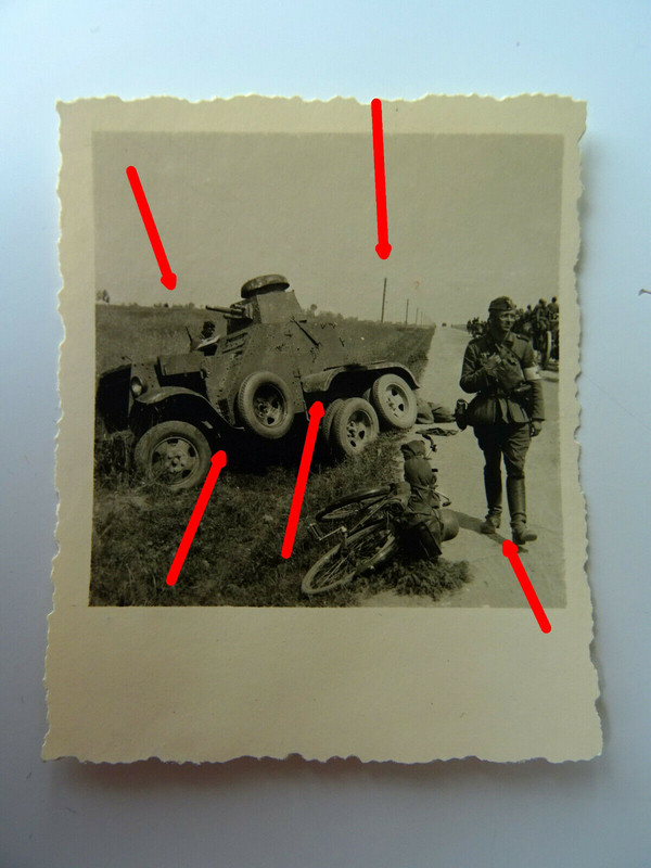 Foto Rußland, Panzerwagen, Panzer, Vormarsch, Fahhrad, Sanitäter, Rotes Kreuz