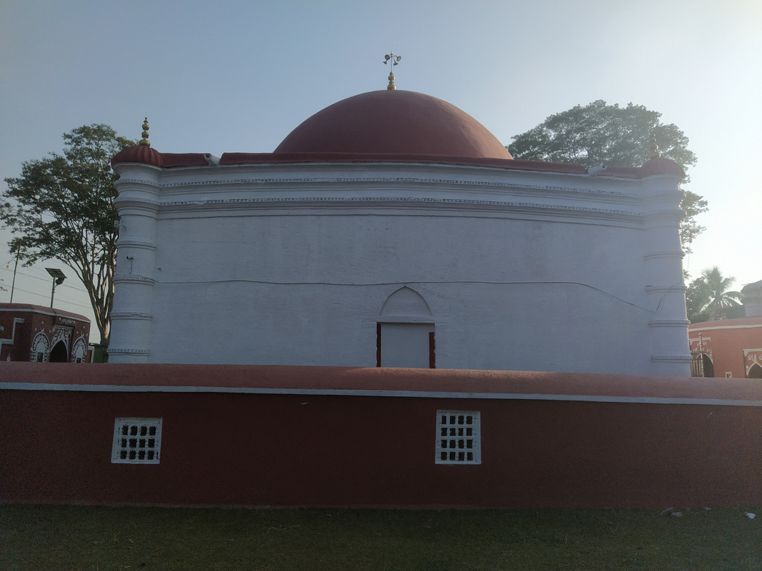 Бенгальский фьюжн с коровами на деревьях, или Бангладеш в обрамлении двух Индий