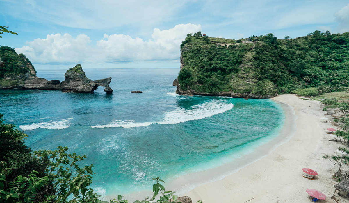 Pantai Atuh, Nusa Penida: Mutiara Rahasia Dengan Pesona Alam Memukau