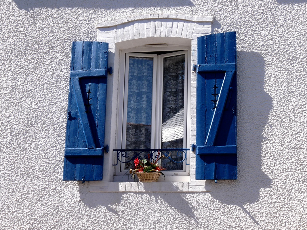 bluewoodenshuttersw-hitewall.jpg