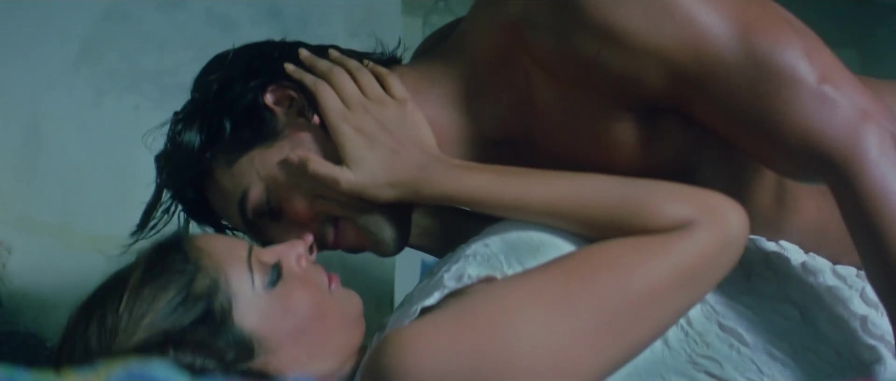 Jism (2003) - Chalo Tumko Lekar Chale - 1080p 201