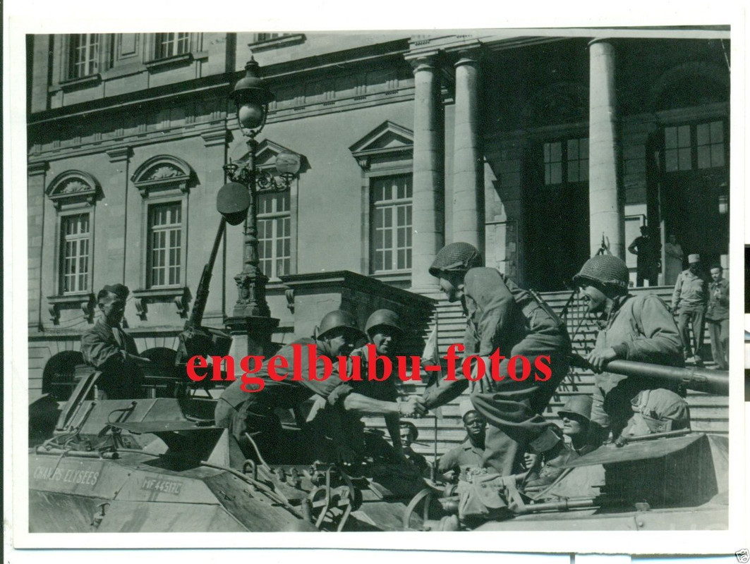 US-Soldaten vor Gebäude - PANZER mit PAK