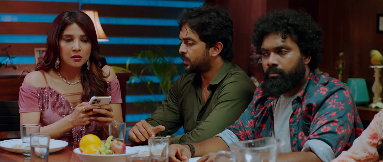 Ring Ring 2025 WebRip [Tamil] 480p, 720p ESub Screenshot