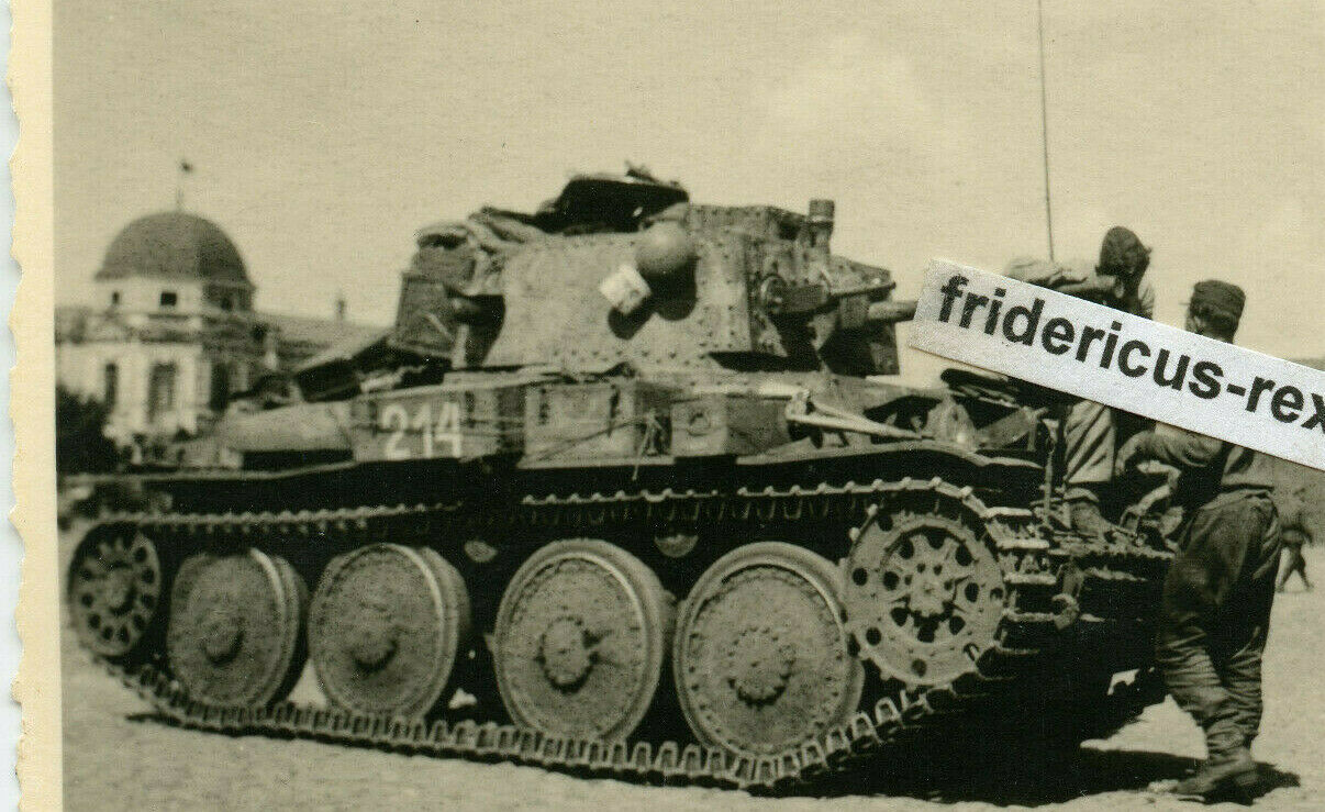 Foto Panzer 38 t Tank ČKD-Praga TNH PzKpfw an der Front Kessel Kennung 214