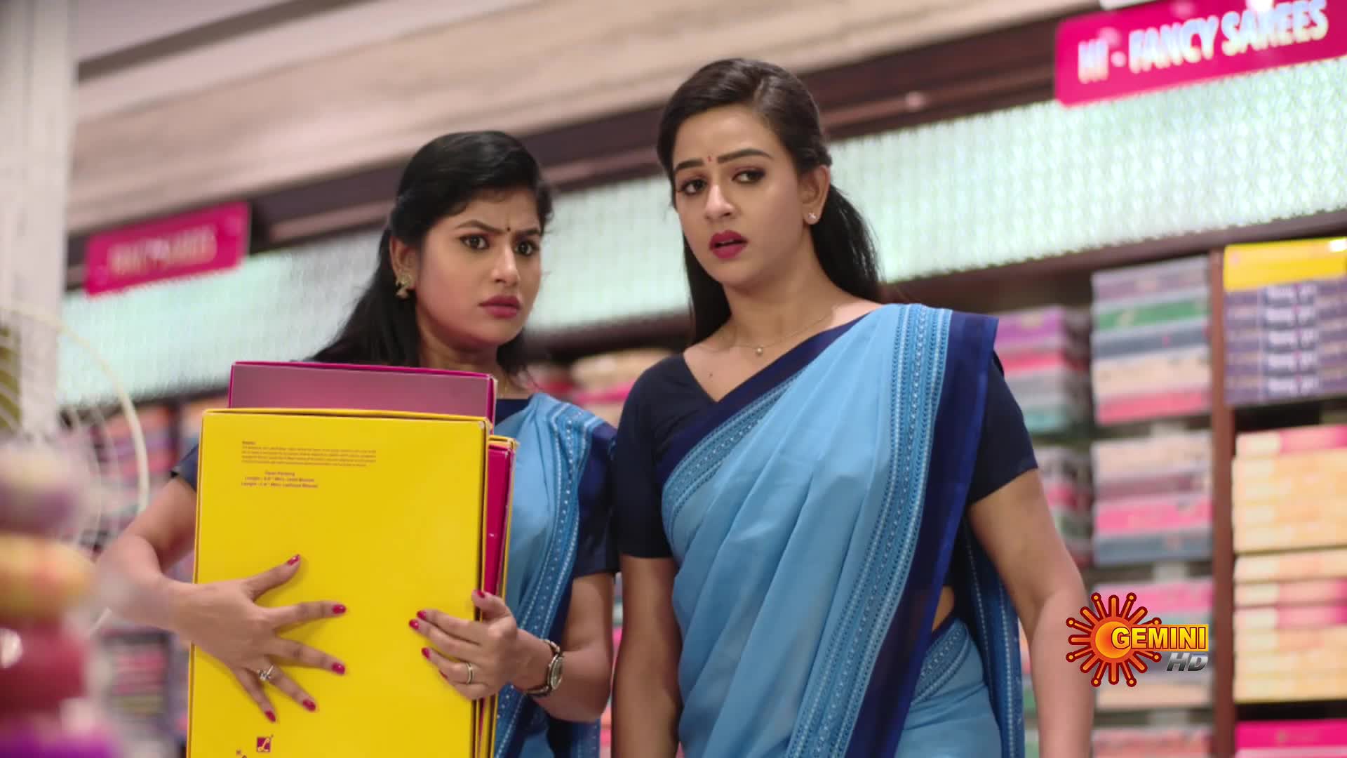 divya Ganesh navel press serial 9 — Postimages