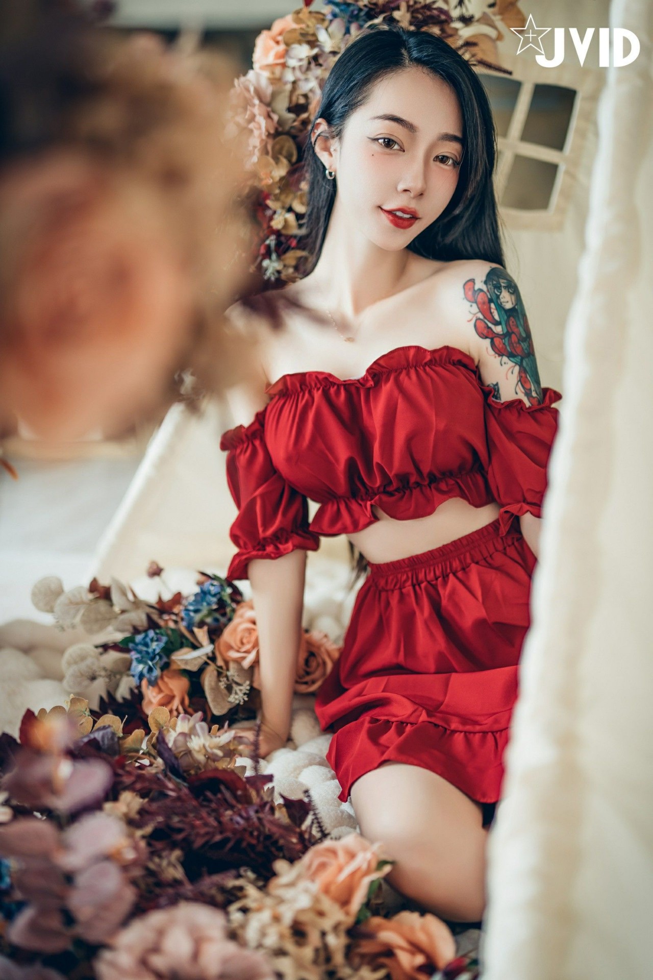 jvid 飄 飄《女神比基尼》美女写真,躺在浴缸场景,尽显性感姿态