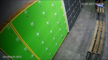 [Image: Voyeur62375103520.jpg]