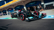 [Imagen: Lewis-Hamilton-Mercedes-Formel-1-GP-Tuer...839399.jpg]