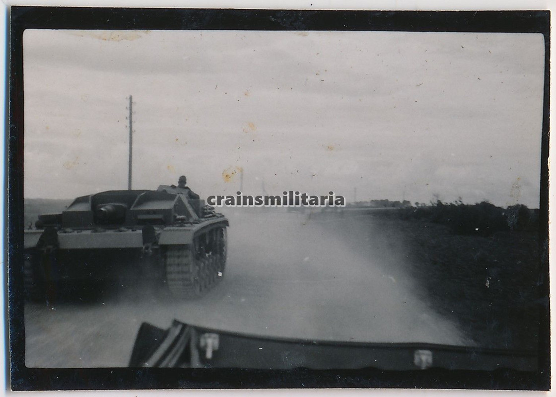 Foto Vormarsch StuG III Sturmgeschütz in Estland