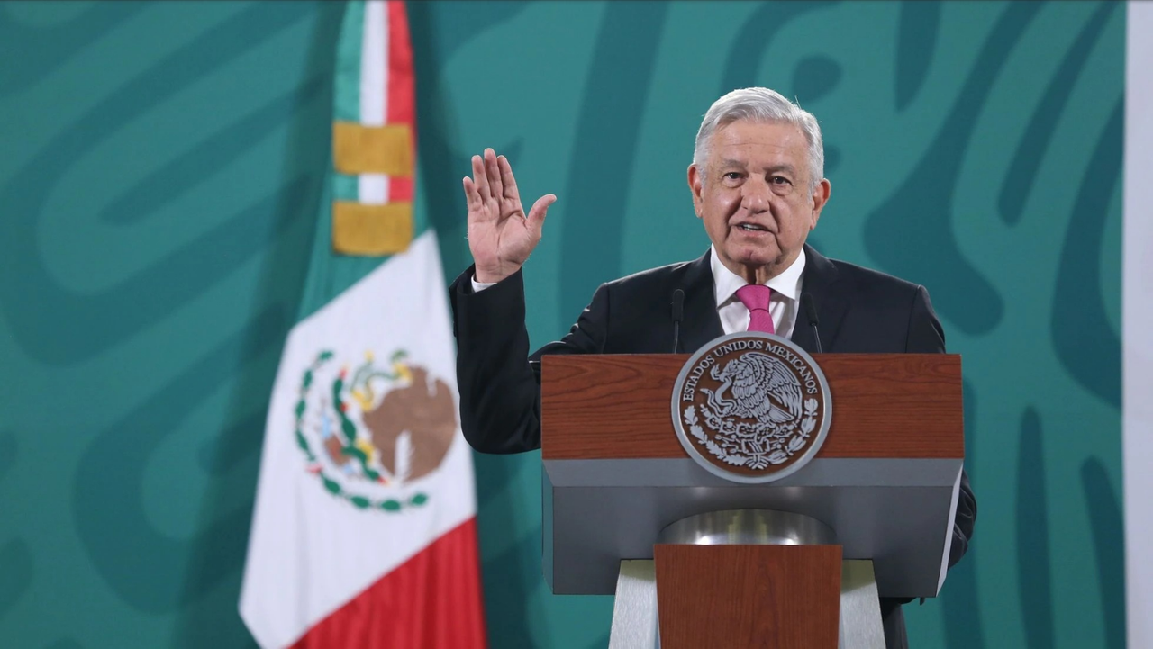 AMLO celebra cambios en leyes electorales, con lo que se ahorrará 3 mil 500 mdp