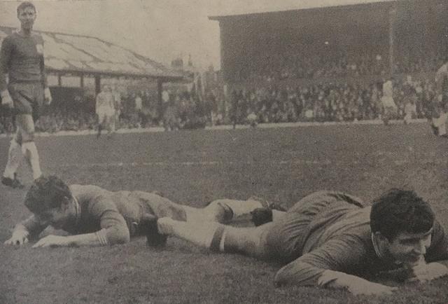 [Image: Joe-Baker-and-Ian-Storey-Moore-playing-f...st-aga.jpg]