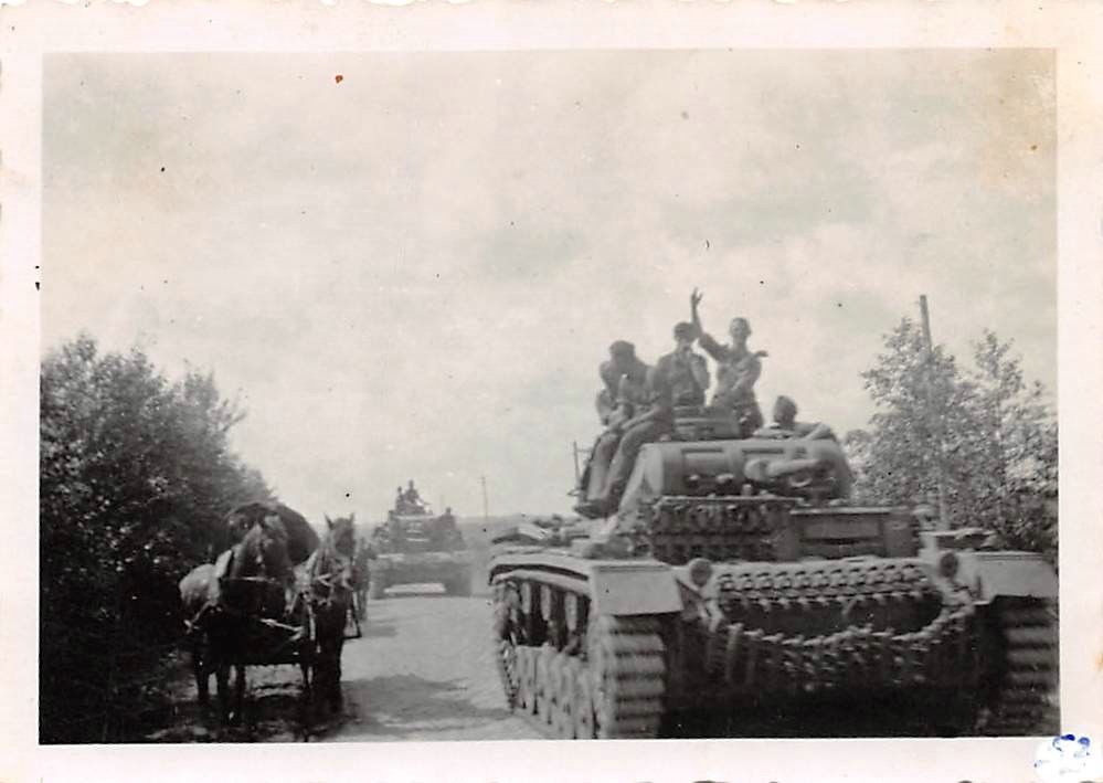 Orig. Foto deutsch. Soldaten mit Kampfpanzer III. Ausführung D. 