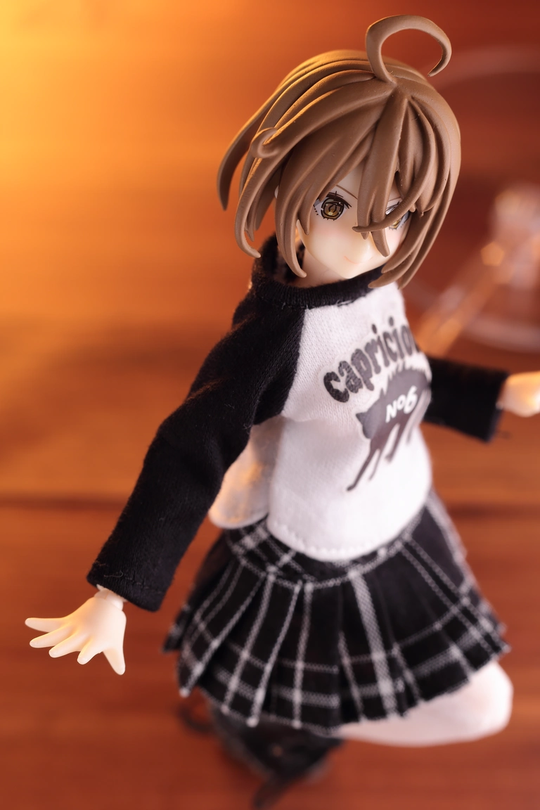 A close-up view of “Assault Lily” Kawamura Yuzuriha wearing a 1/12 Kittycat Raglan T-shirt in black and white