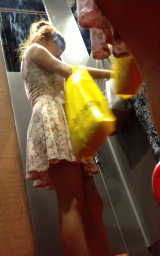 [Image: Voyeur11385085420.jpg]
