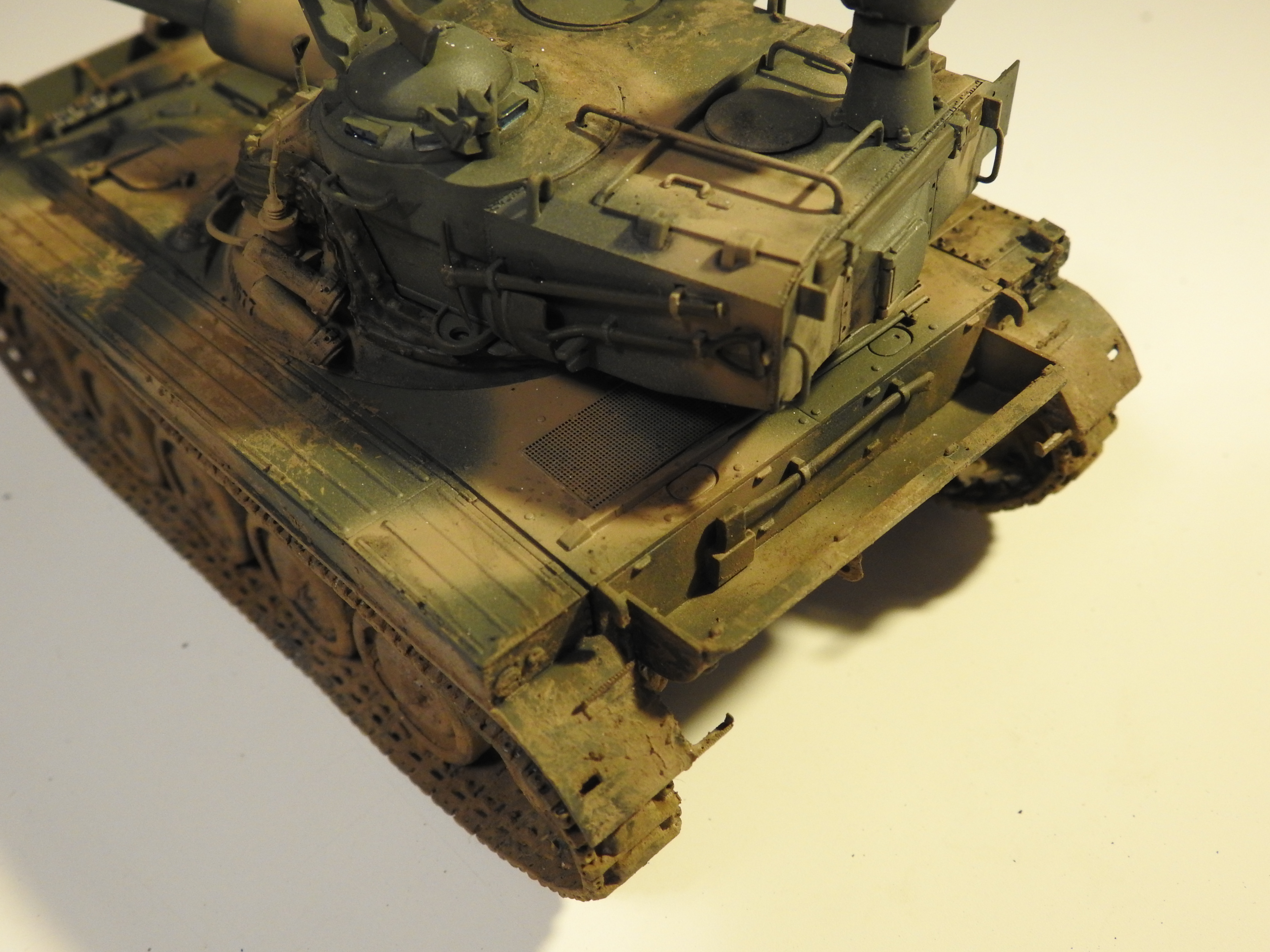  AMX-13 / 105 , takom 1/35 - Klar DSCN9775