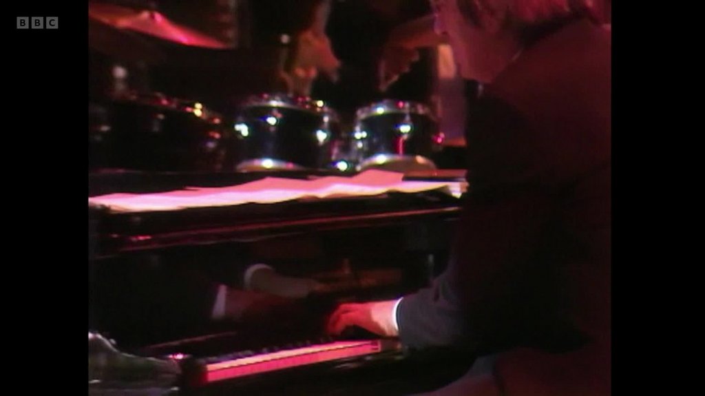 [Image: pnk9fi3tjt86.jpg]