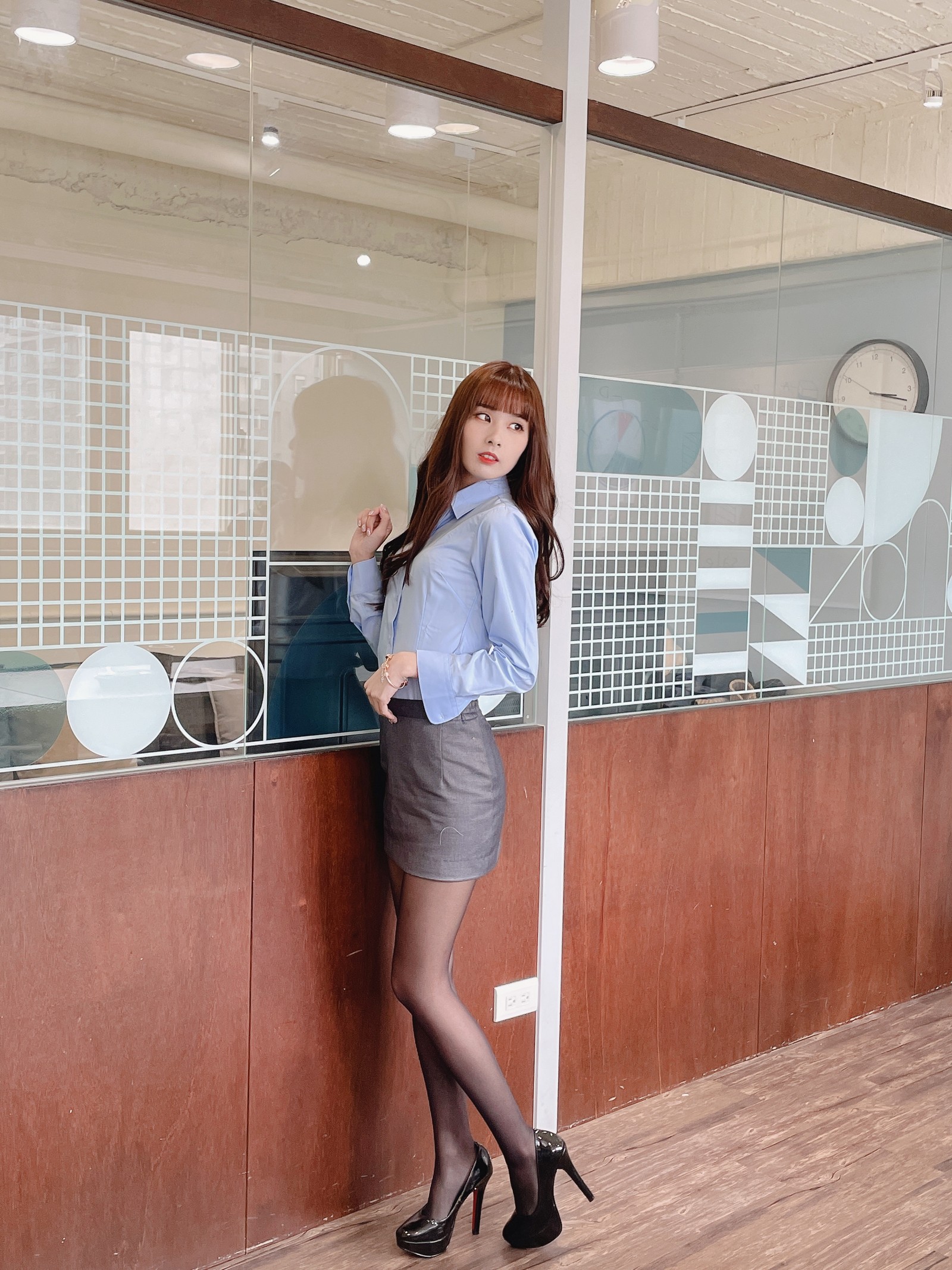 泥泥汝 OL 女郎 B 主题 写真＋视频合集｜高人气职业风作品（350P｜12V｜840MB）插图