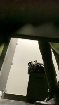 [Image: Voyeur23955121619.jpg]