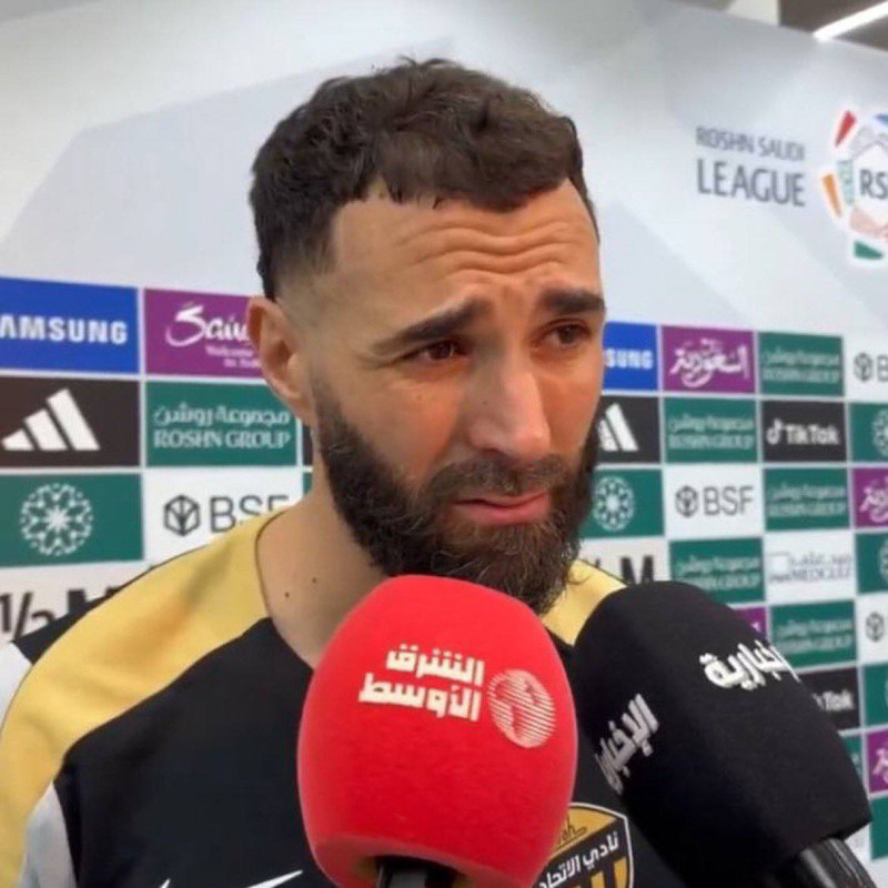 https://i.postimg.cc/q700f4wZ/benzema-marre.jpg