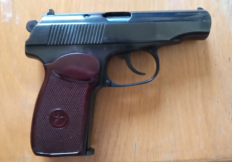 https://i.postimg.cc/q733tGk1/Makarov-PM-1981-2.jpg
