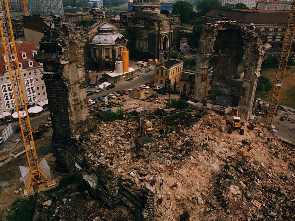 Las ruinas de Dresde, retratadas en 1995. Cordon Press