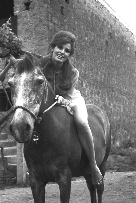raquel_welch_f71